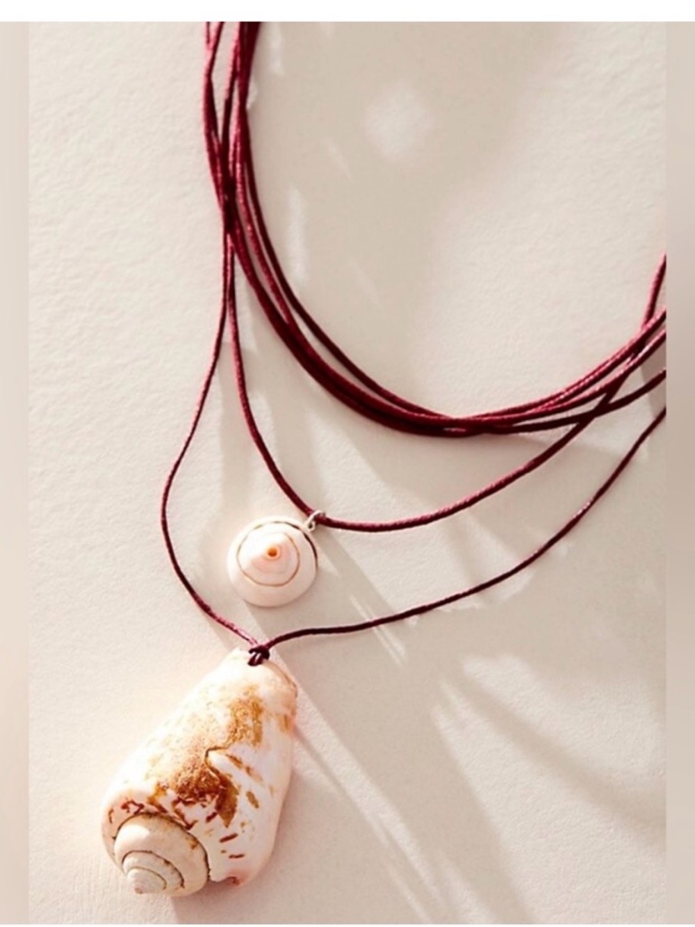 FREE PEOPLE Carolina Shell Layered Necklace New NWT maroon natural beach summer - Picture 5 of 11